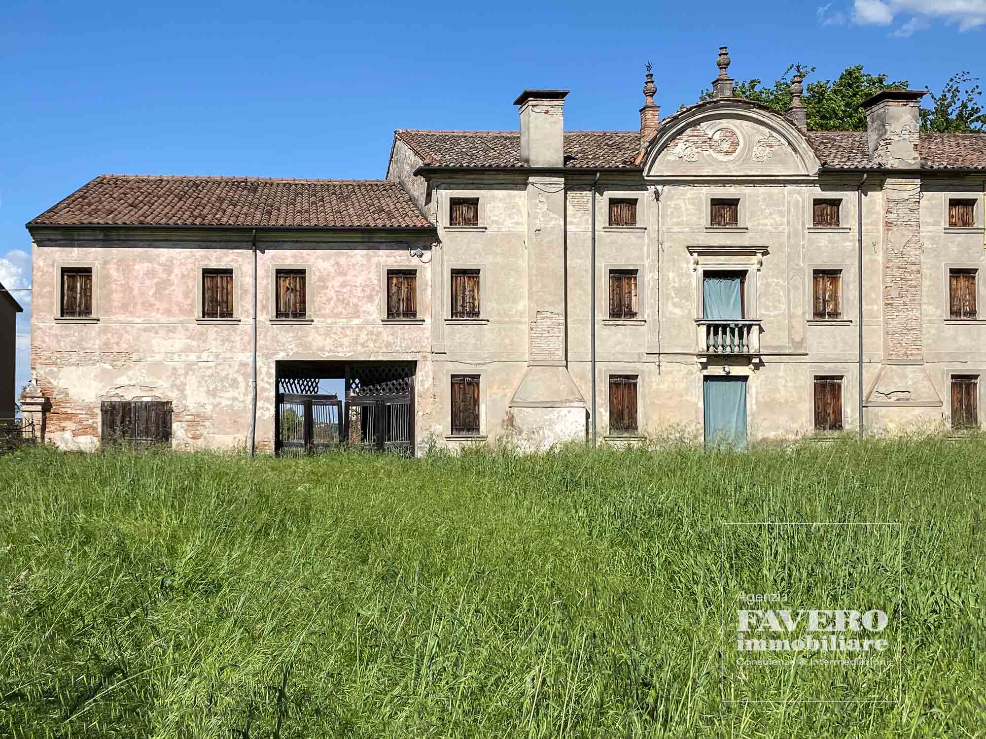 FIESSO UMBERTIANO Villa Veneta accostata con Rustico agricolo